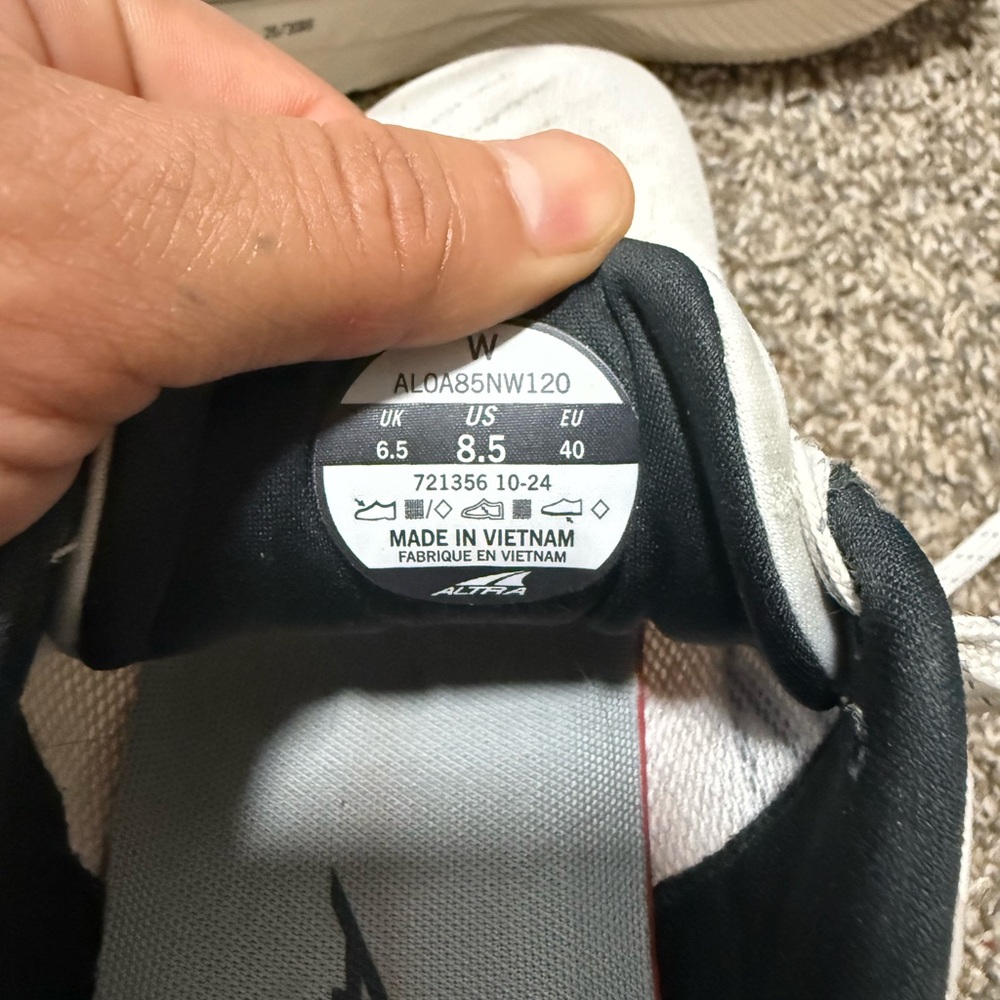 Altra Experience Flow Women's Cream Athletic Shoes - Picture 11 of 11